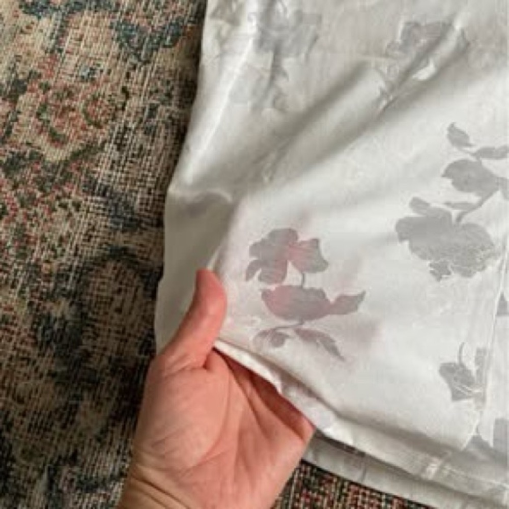 White House black market white floral top, Women’s Small - Picture 2 of 6